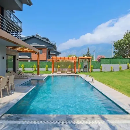 Moni Villa